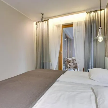 Golden Apartments&t15 *